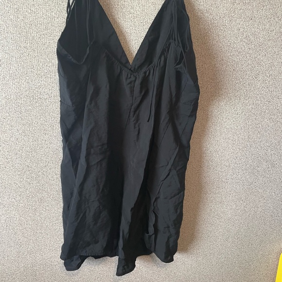 H&M Elegant Black‎ V-Neck Top - Picture 4 of 6